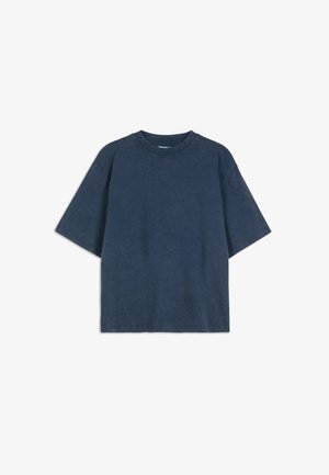 Mørkeblå kortærmet T-shirt lavet af bomuld. Har en rund halsudskæring og en afslappet pasform med et ensfarvet, struktureret stof.