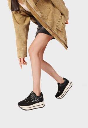 Queen Helena, X35-28 - Sneakers basse - nero