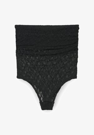 Mutandina di lingerie in pizzo nero a vita alta con motivo floreale e dettagli trasparenti, che offre una copertura completa e una vestibilità aderente.