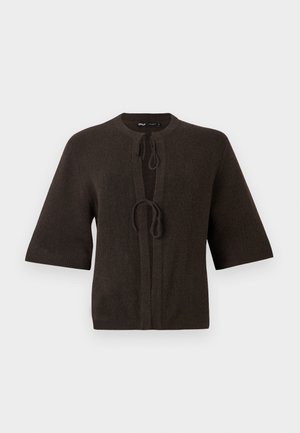 Brązowy sweter z dzianiny z krótkimi rękawami, z okrągłym dekoltem i wiązaniem z przodu. Gładka faktura, minimalistyczny design.