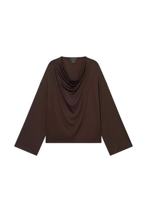 Bruine langwerpige top met een gedrapeerde halslijn, voorzien van een relaxte pasvorm en een gladde textuur. De zoomlijn is korter dan de taille.