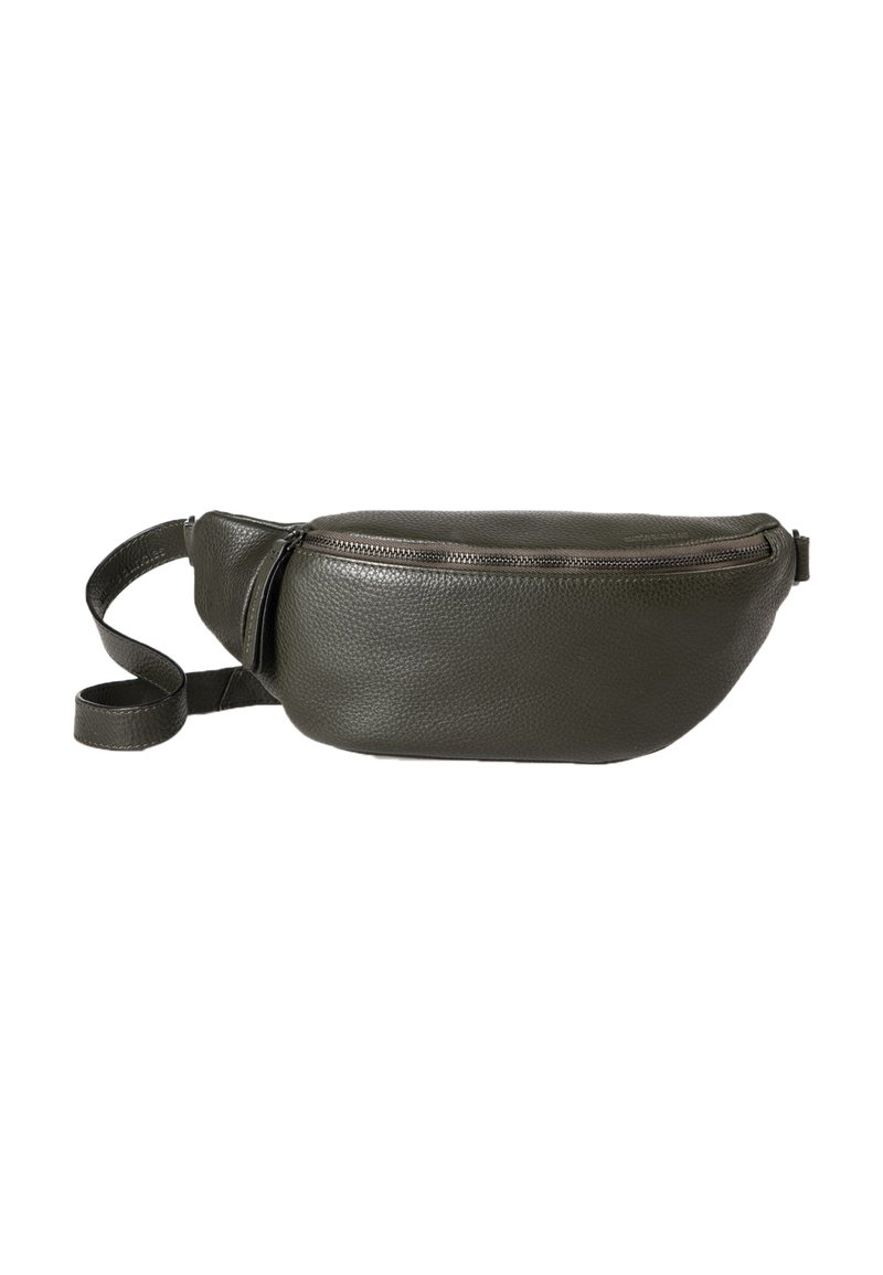 Marsupio di pelle verde scuro con una finitura testurizzata, dotato di chiusura con zip e tracolla regolabile. Forma compatta e curva.