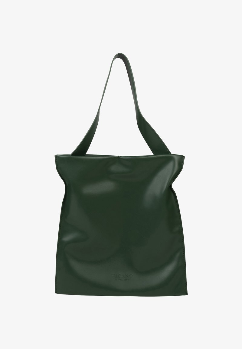 Donkergroene zachte leren tote bag met een brede schouderriem en een subtiele, geperste merklogo nabij het midden van de onderkant.