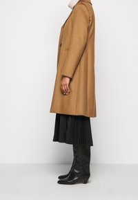 WEEKEND MaxMara Abrigo clásico - camel