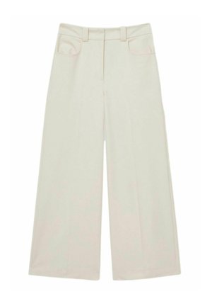 Wijduitlopende broek in lichtbeige stof, met een hoge taille, twee voorkruiszakken en een gladde, vlakke textuur zonder zichtbare patronen.