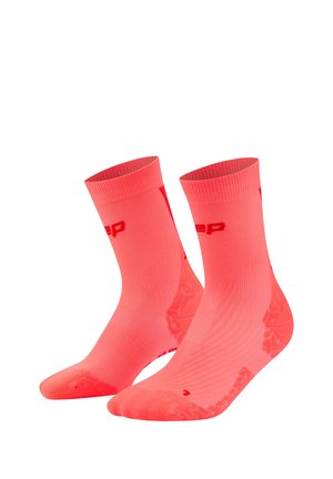 CEP, RUN ULTRALIGHT MID CUT 4.0 - Calze sportive - neon coral red