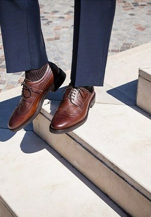 Finsbury GRAINÉ BARTON - Veterschoenen - marron