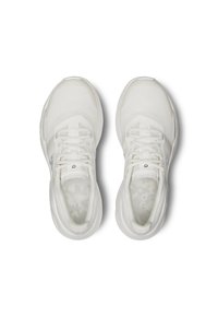 Scarpe da ginnastica bianche con una parte superiore in mesh testurizzato, lacci piatti e suola ammortizzata. Branding sottile sul lato e soletti decorati.