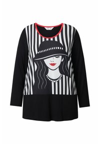 Schwarzes Langarm-T-Shirt mit einem einfarbigen Grafikmotiv einer Frau mit Hut, roten Akzenten am Ausschnitt und einem Design mit Perlenhalskette.