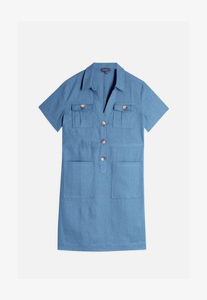 Vestido azul de mangas cortas en una tela ligera, con dos bolsillos en el pecho, dos bolsillos delanteros, un cuello tipo camisa y botones de bronce.