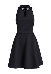 Robe noire avec un décolleté halter et une découpe en forme de trou de serrure, ornée d'un col en perles. Silhouette en A avec un tissu lisse et texturé.