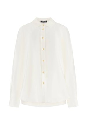 Witte blouse met lange mouwen, knoopsluiting en gouden knopen, met een klassieke kraag, weergegeven op een effen witte achtergrond.