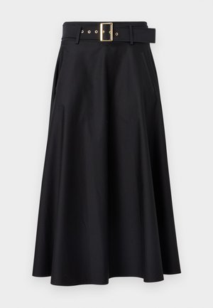 Must A-lõike seelik, mis on valmistatud siledast kangast, laia vöökohaga, millel on kuldne pandlaga rihm ja kaks küljetaskut.