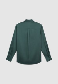 Camicetta verde scuro a maniche lunghe realizzata in tessuto morbido. Presenta un colletto, una piega sul retro e polsini con bottoni. Design semplice ed elegante.