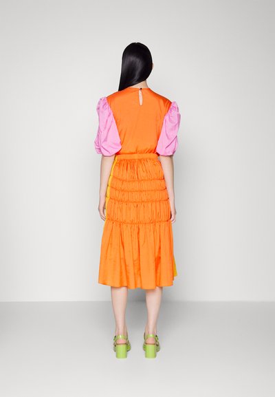 Brogger EXCLUSIVE FREYA SKIRT - Πλισέ φούστα - orange/yellow