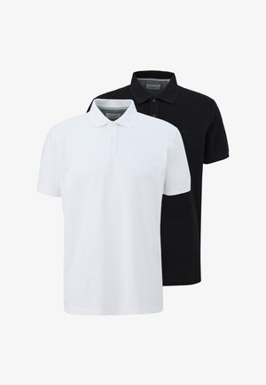 Zwei schlichte Poloshirts, eines vorne weiß und eines hinten schwarz, beide mit kurzen Ärmeln und geknöpften Kragen.
