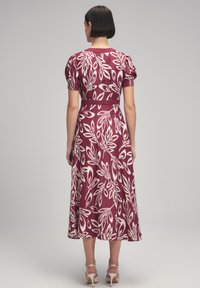 adL V NECK - Vapaa-ajan mekko - printed damson