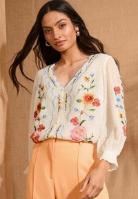 Love & Roses EMBROIDERED SCALLOP DETAIL LONG SLEEVE  - Pusero - ivory