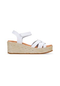 Sandalias de plataforma blancas que presentan un diseño de tiras cruzadas, una correa ajustable en el tobillo y una suela de yute trenzado con un acabado texturizado.