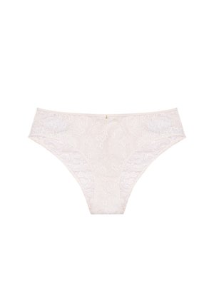 Koronkowe majtki w jasnym brzoskwiniowym kolorze, z misternymi wzorami kwiatowymi, gładką talią i małym złotym akcentem na środku przodu.