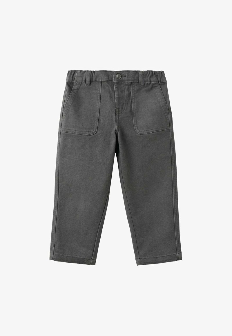 Grijze katoenen broek met een rechte pijp, voorzien van twee voorzakken en een knoopsluiting, wat zorgt voor een eenvoudige en functionele uitstraling.