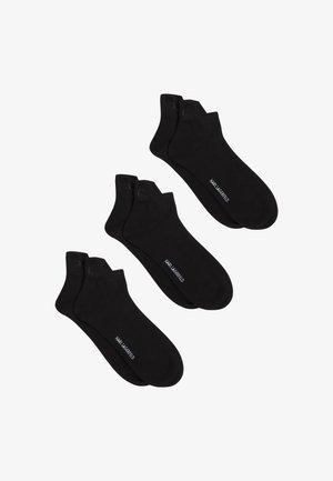 Fekete bokasókszál három darabos csomagban. Puha anyag, sima felület, kis logóval és szöveggel az oldalán. Egyszerű dizájn, minta nélkül.