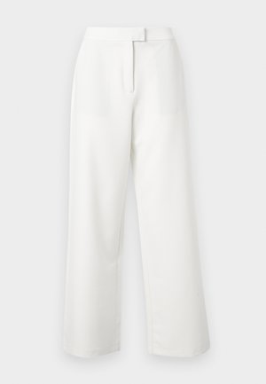 Platus baltų kelnių modelis su aukšta juosmena ir slaptu priekiu prisegimu, rodomas prieš paprastą šviesų foną.