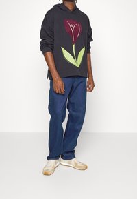 sandro Bluza z kapturem