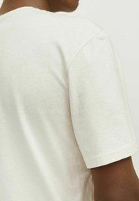 Jack & Jones FOTODRUCK RUNDHALS  - Trükipildiga T-särk - buttercream