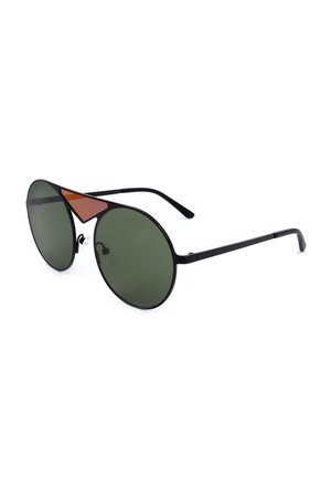 Occhiali da sole aviator in metallo nero con lenti rotonde verde scuro e un piccolo dettaglio triangolare marrone sul ponte.