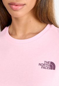The North Face MOUNTAIN PEAK FRAME - T-shirts med print - midnight mauve