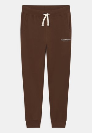 Brune afslappede joggingbukser med elastisk linning og hvid snor, sidelommer, ribkantsmanchetter og "Marc O'Polo"-logo på højre lår.