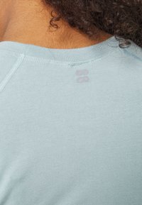 Sweaty Betty GLISTEN SEAMLESS - Camisola de manga comprida - mirage green
