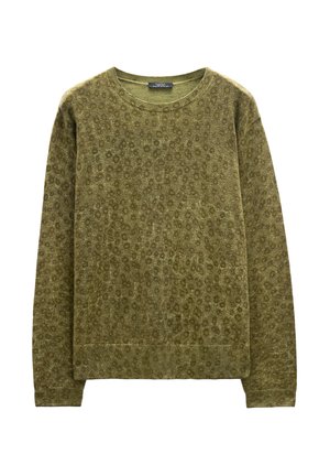 Oliwkowy sweter w leoparda, okrągły dekolt i prążkowane mankiety. Miękka tekstura i luźny krój.