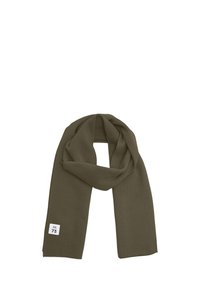 Olivengrøn strikket tørklæde foldet, med et lille hvidt rektangulært mærke med "73" og et stiliseret bogstav "M" i den ene ende.