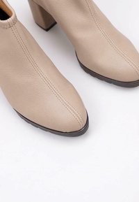 Sandra Fontán VIANLIS - Korte laarzen - grey