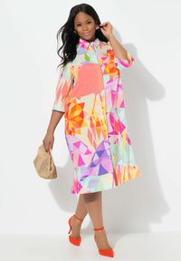Ulla Popken FLAMINGO PRINT 3/4 SLEEVE BUTTON DOWN - Blousejurk - lavender