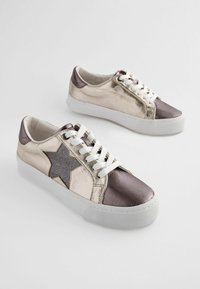 Next FOREVER COMFORT CHUNKY STAR REGULAR FIT - Sneakers basse - metallic