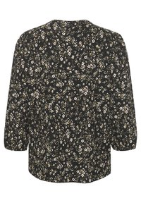 Sort blomsterbluse med løs pasform, trekvart ærmer og rund halsudskæring. Har små hvide og gule blomster på et tekstureret stof.