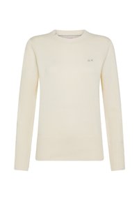 Maglione lavorato a maglia color crema con maniche lunghe, scollatura rotonda, polsini e orlo a coste, con un piccolo logo sul petto sinistro.