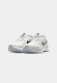 Nike Performance STRUCTURE 26 - Chaussures de running sur route - white/black/pure platinum