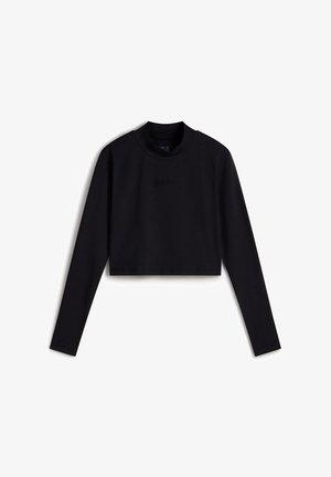 Sort cropped langærmet top lavet af blødt stof. Har en rund halsudskæring og et diskret logo præget på forsiden.