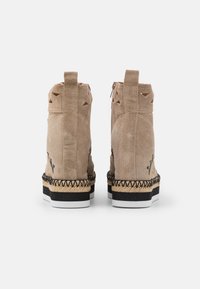 Alpe MILLER - Botas de tornozelo com plataforma - dessert