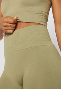 Björn Borg SEAMLESS LIGHT - Leggings - aloe