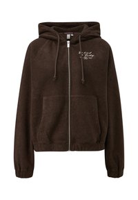 Bruine fleece hoodie met een rits, trekkoord capuchon en voorzakken. Bevat geborduurde tekst aan de bovenste linkerkant. Zachte textuur.