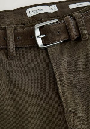 Next, SLIM FIT - BELTED JEANS  . - Jeans fuselé - chocolate brown