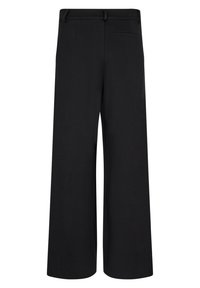 Pantalons larges noirs en tissu lisse. Comprend une taille et une poche arrière. Design épuré et ajusté sans ornements visibles.
