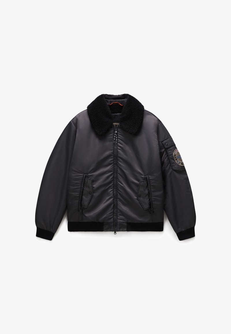 Černá bomber bunda s beránkovým límcem, zapínáním na zip, dvěma předními kapsami, elastickými manžetami a detailem na rameni.