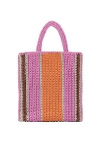 Sac en toile crocheté aux rayures rose, orange et marron. Il possède deux courtes anses et une forme rectangulaire avec un tissu texturé.
