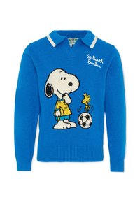 Blauwe gebreide trui met een illustratie van een cartoonhond en -vogel. Bevat een kraag en witte accenten. Tekst van St. Barth Bomber aanwezig.